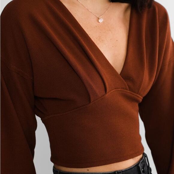 Free People All Nighter Cropped Top in chocolate brown v neckline women’s size S - Picture 2 of 9